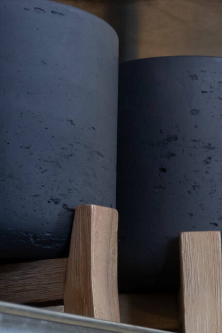 Pottery Pots - Bloempot Charlie M (Feet Low), Black Washed Ø21 cm