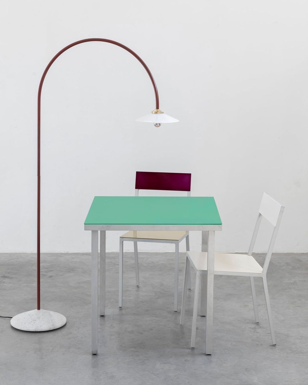 Valerie Objects - Muller van Severen - Staande Lamp Marmer N°2 Menie Rood