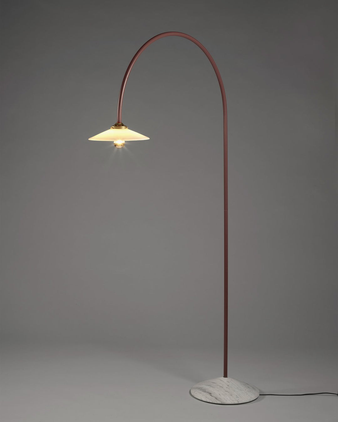 Valerie Objects - Muller van Severen - Staande Lamp Marmer N°2 Menie Rood